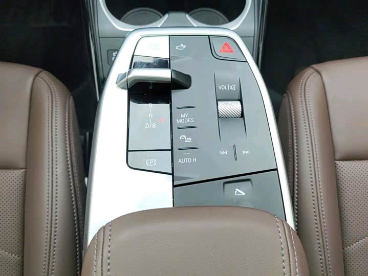 Фото 9 - BMW iX1