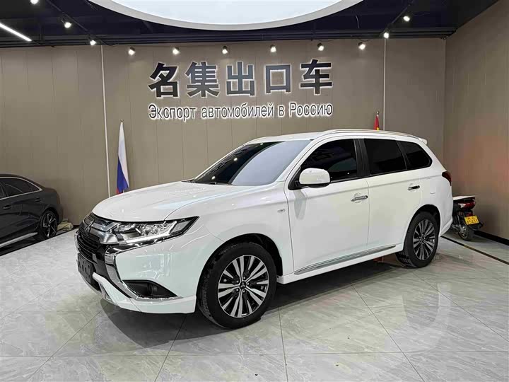 Photo 1 - Mitsubishi Outlander