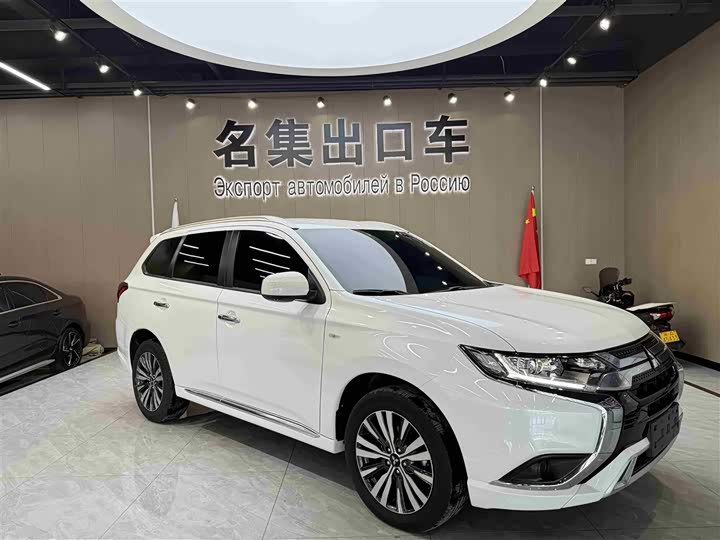 Photo 3 - Mitsubishi Outlander