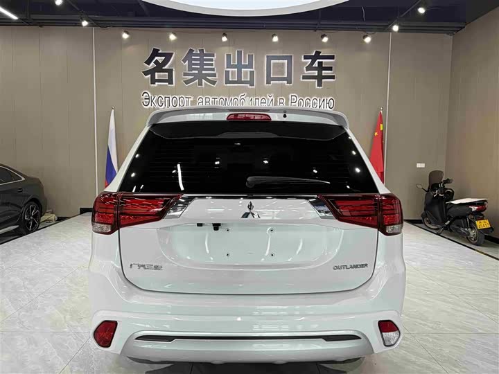 Photo 5 - Mitsubishi Outlander