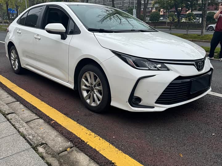 Фото 3 - Toyota Corolla