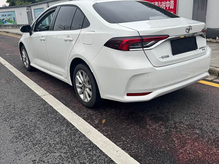 Фото 4 - Toyota Corolla