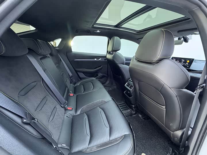 Фото 6 - Geely Preface