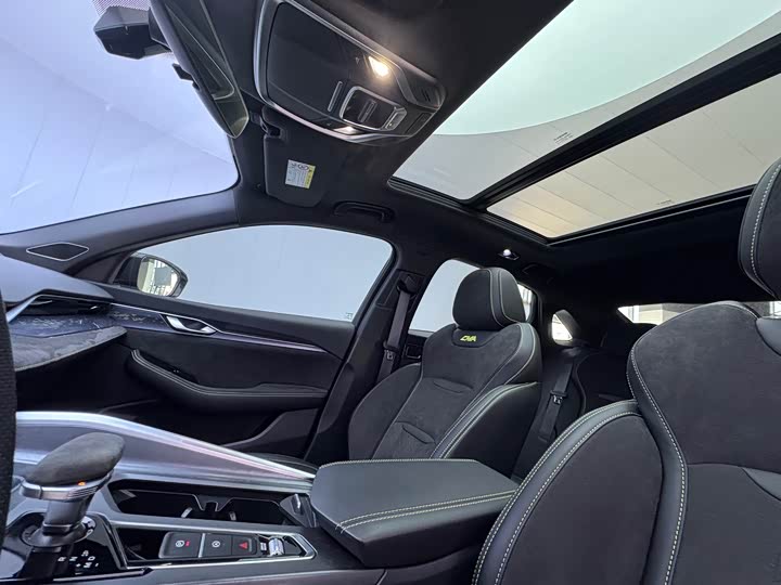 Фото 8 - Geely Preface