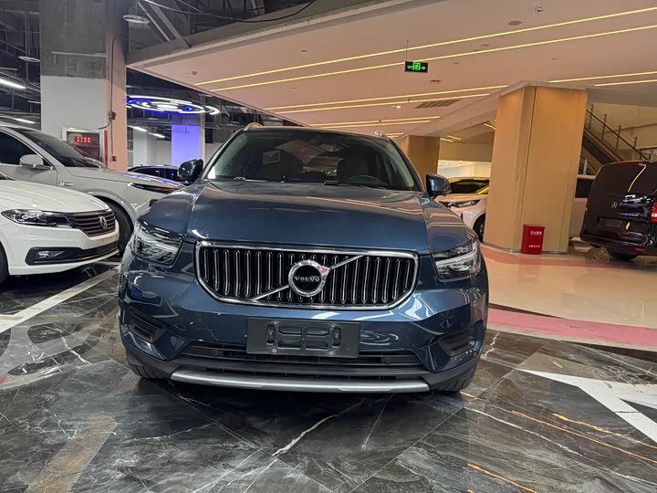 Фото 2 - Volvo XC40