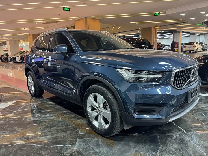Фото 3 - Volvo XC40