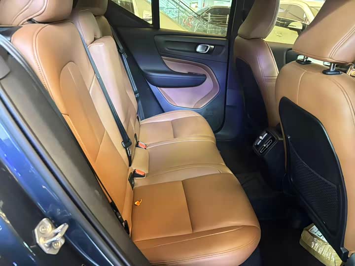 Фото 6 - Volvo XC40