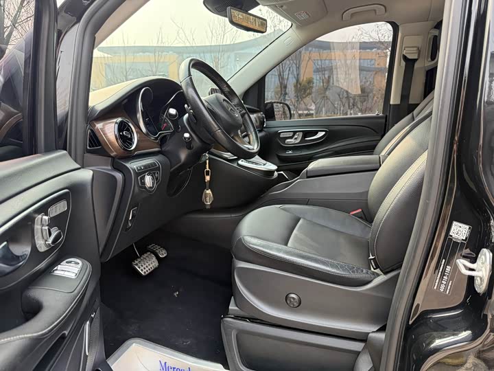 Фото 9 - Mercedes-Benz V-Class