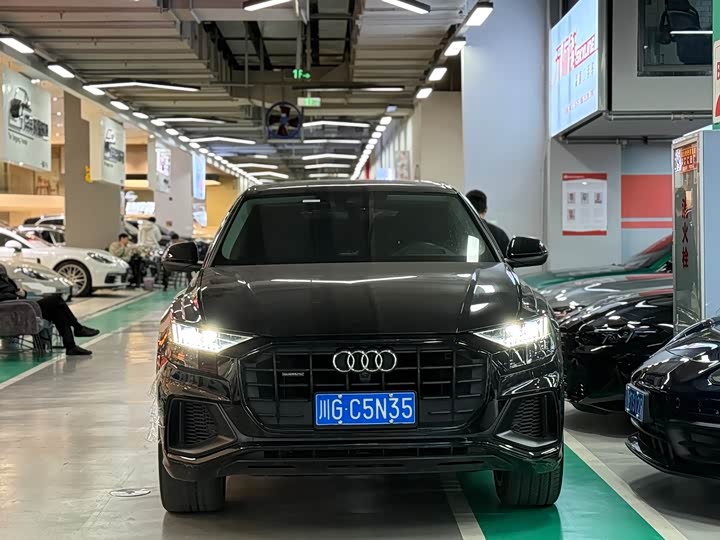 Фото 2 - Audi Q8