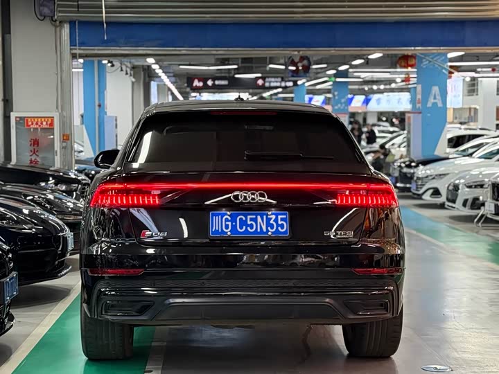 Фото 4 - Audi Q8