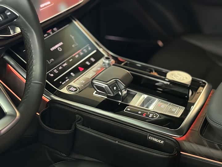 Фото 5 - Audi Q8