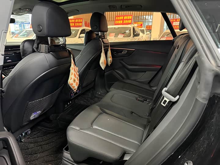 Фото 7 - Audi Q8