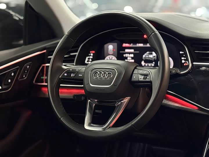 Фото 8 - Audi Q8