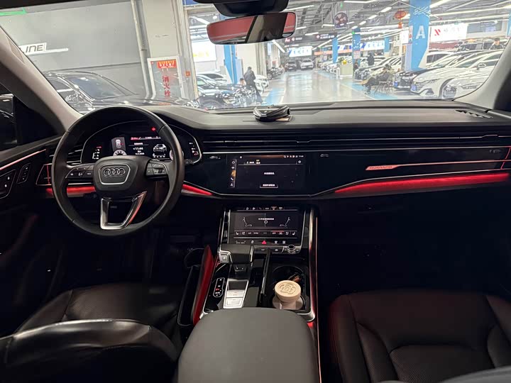 Фото 9 - Audi Q8