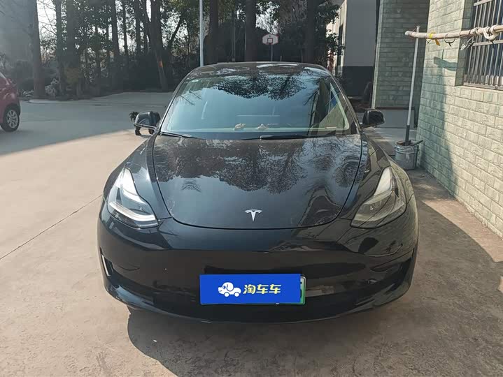 Фото 2 - Tesla Model 3