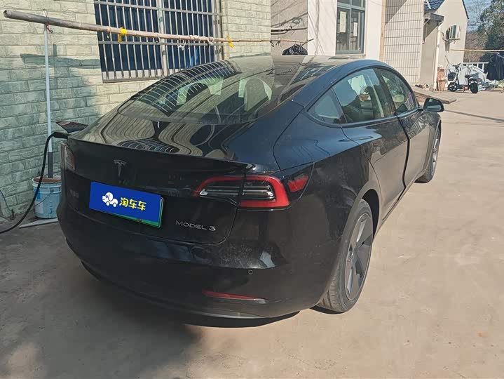 Фото 3 - Tesla Model 3