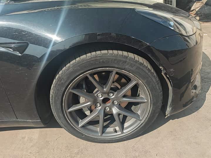 Фото 6 - Tesla Model 3