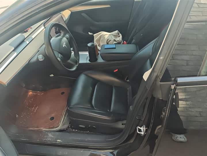 Фото 9 - Tesla Model 3