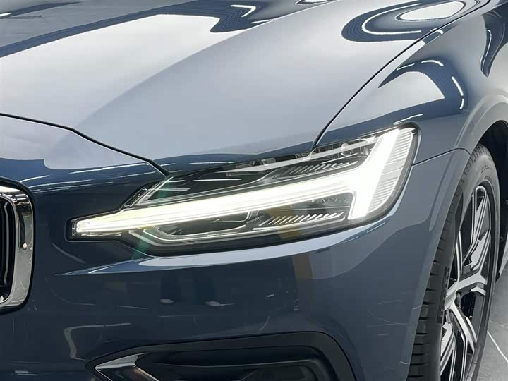 Фото 9 - Volvo S60