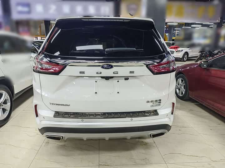 Photo 4 - Ford Edge