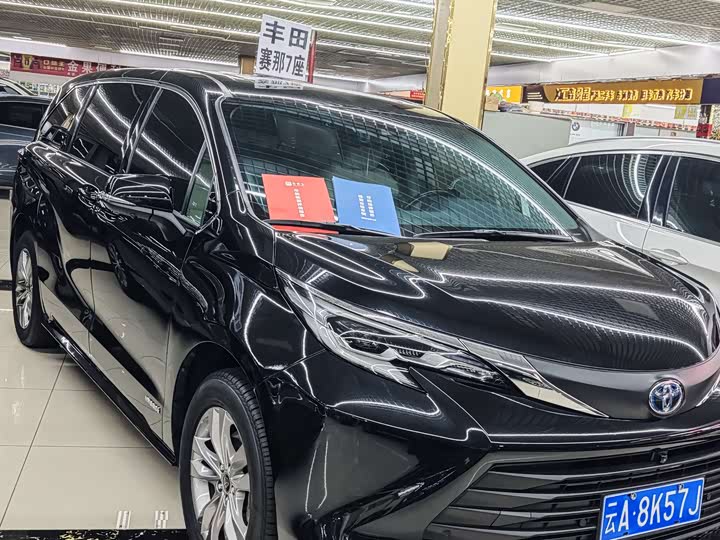 Photo 3 - Toyota Sienna