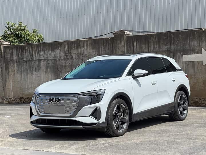 Фото 1 - Audi Q5 e-tron