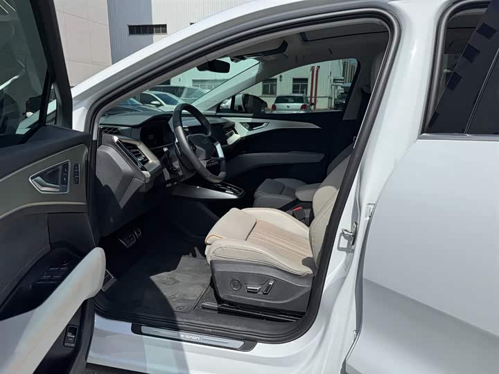 Фото 9 - Audi Q5 e-tron