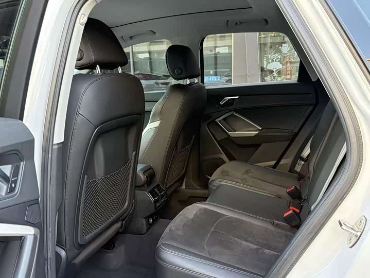 Фото 8 - Audi Q3