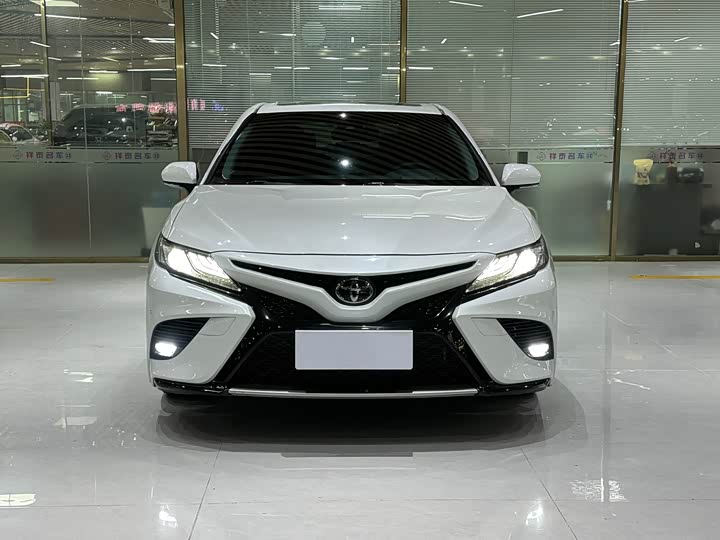 Photo 2 - Toyota Camry