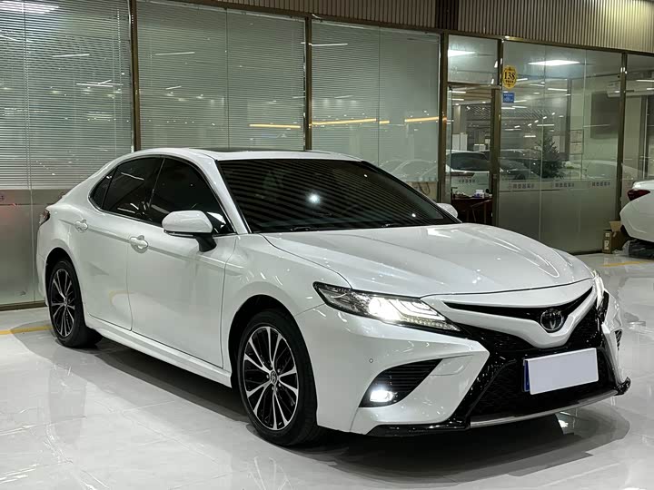 Photo 3 - Toyota Camry