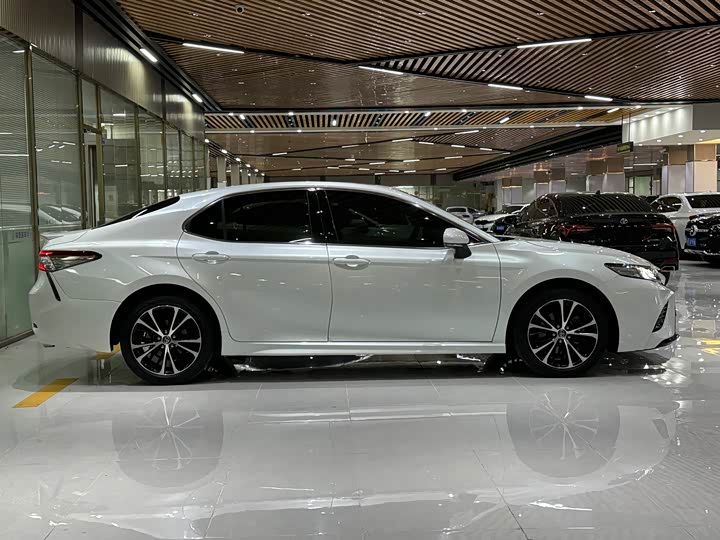 Photo 4 - Toyota Camry