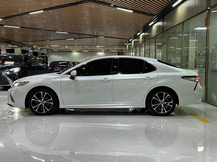 Photo 5 - Toyota Camry