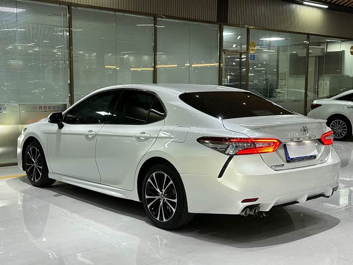 Photo 6 - Toyota Camry
