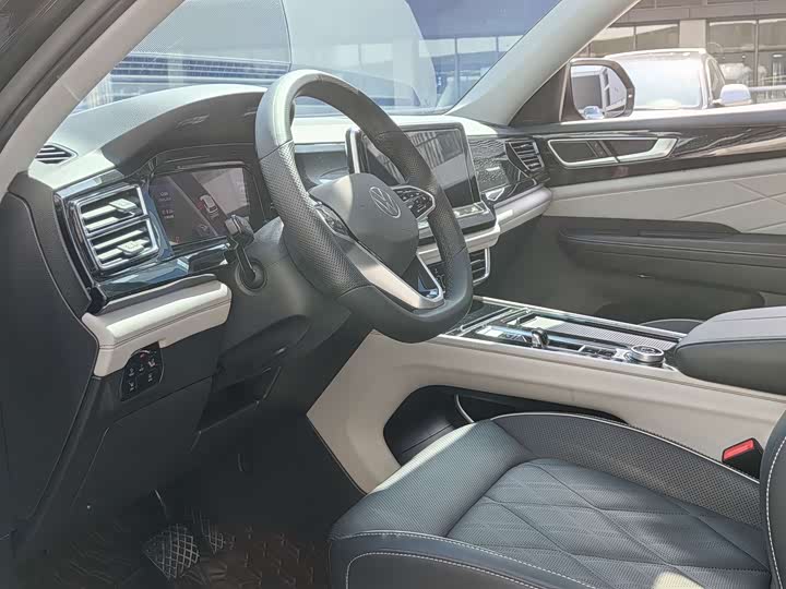 Photo 9 - Volkswagen Teramont Pro