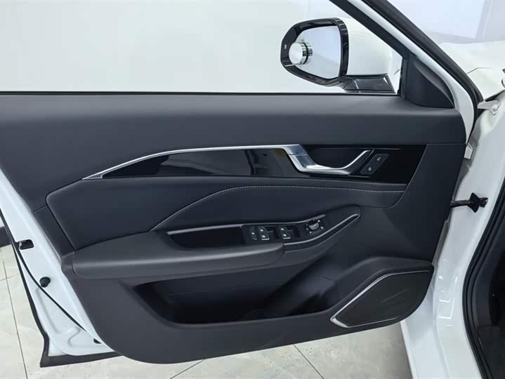 Фото 7 - Bestune B70