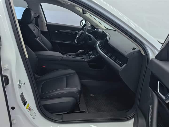 Фото 8 - Bestune B70