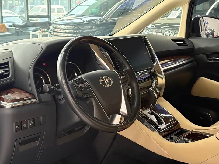 Photo 4 - Toyota Alphard