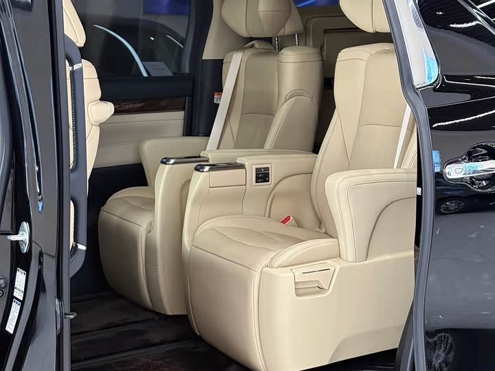 Photo 6 - Toyota Alphard