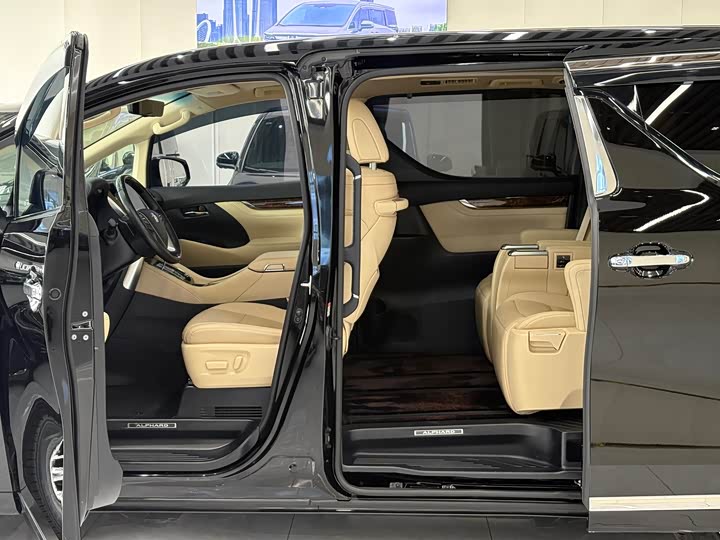 Photo 7 - Toyota Alphard