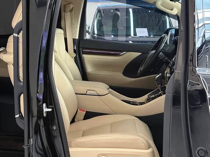 Photo 8 - Toyota Alphard