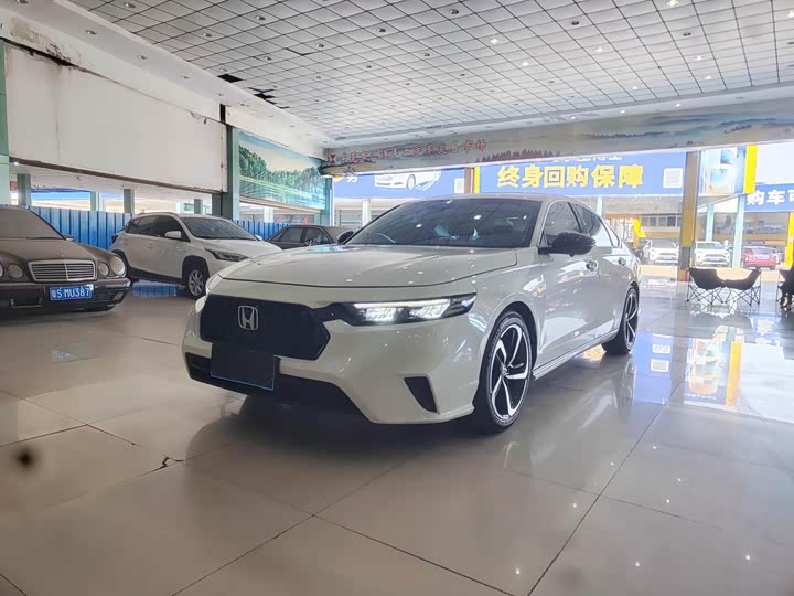 Фото 1 - Honda Inspire