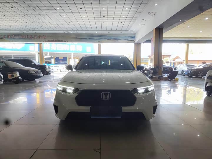 Фото 3 - Honda Inspire