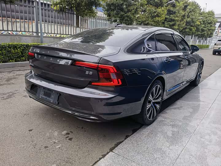 Photo 5 - Volvo S90
