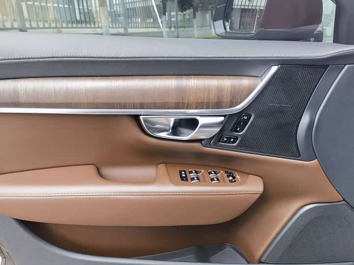 Photo 7 - Volvo S90
