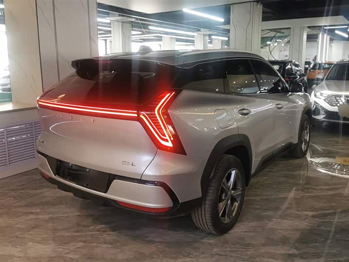 Фото 3 - Geely Atlas L