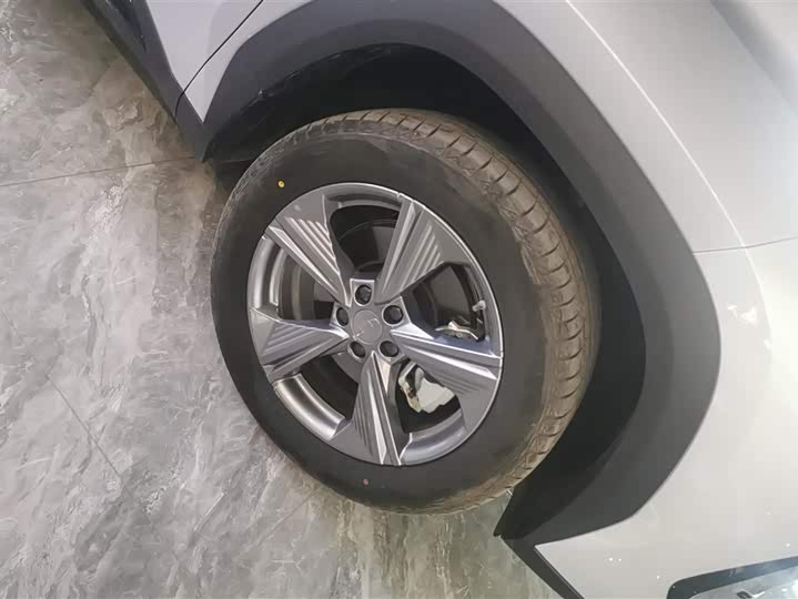 Фото 6 - Geely Atlas L