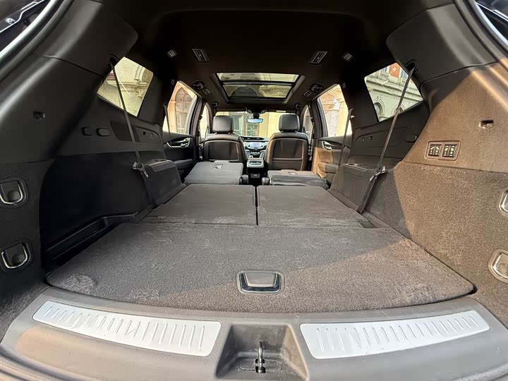 Фото 8 - Cadillac XT6