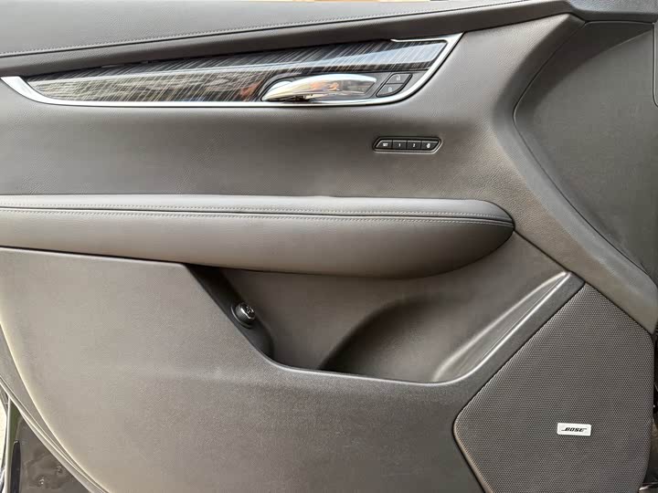 Фото 9 - Cadillac XT6