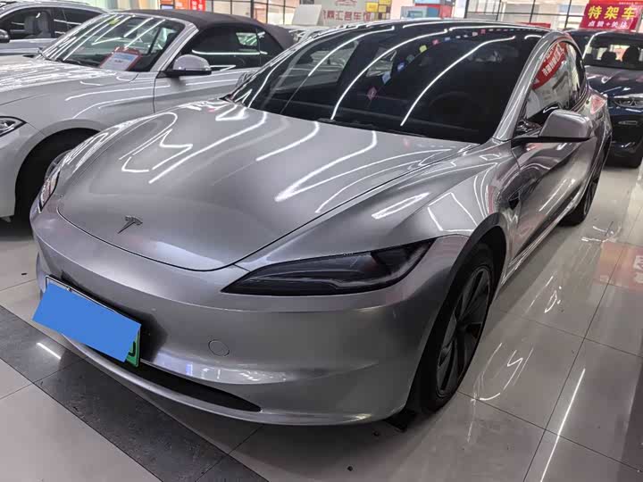 Фото 1 - Tesla Model 3