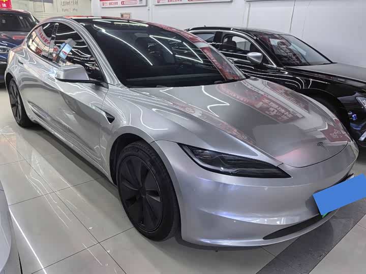 Фото 3 - Tesla Model 3